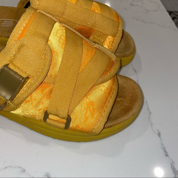 Beyond the edge of the world Mens size 6-7 - Picture 3 of 8